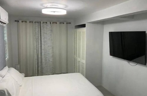 Saint Andrew House | Luxury Home Away from Home in Queensboro