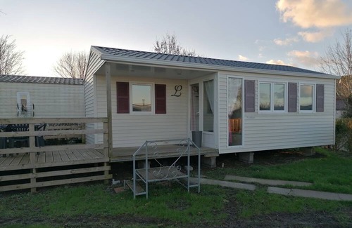 Bollezeele House | Joli Mobil Home 2 Chambres Dans un Camping Familiale