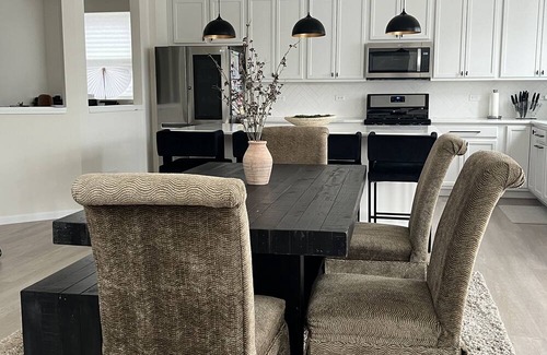 Fox Valley House | Suburban Bliss in One of Chicago's BEST Suburb, Naperville