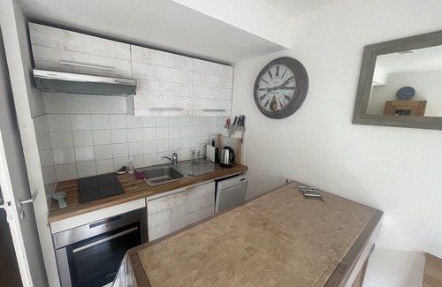 Le Canon Apartment | Apartment 'Appartement Terrasse Ref46' with Shared Pool, Private Terrace and Wi-Fi