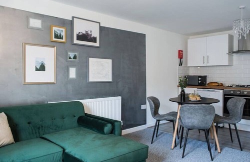 Leamington Spa Apartment | 2 Bedroom Apt Leamington Spa Hosted By Golden Key