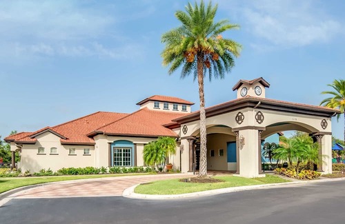 Bellavida House | Bella Vida Pool House with Games - Near Disney!