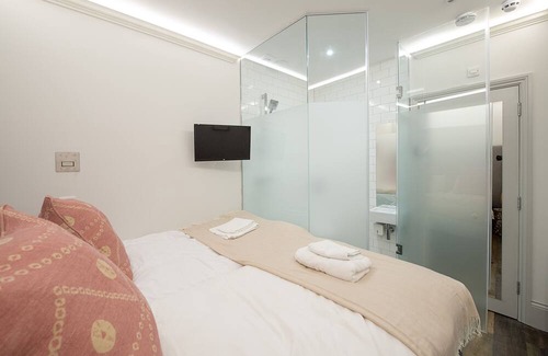 Campden Apartment | Twin bed Kensington Studio, 5mins to Kensington Palace & 10mins to Portobello Rd