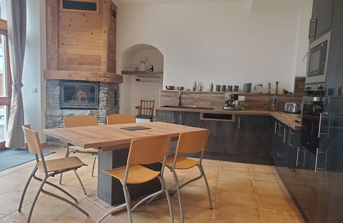 Seez Apartment | Apartment 'Location Paradiski San Bernardo' with Private Terrace and Wi-Fi