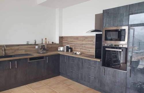 Seez Apartment | Apartment 'Location Paradiski San Bernardo' with Private Terrace and Wi-Fi