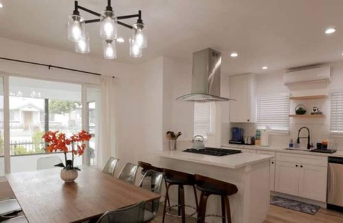 View Park-Windsor Hills House | 2 miles to SoFi, w/ free parking