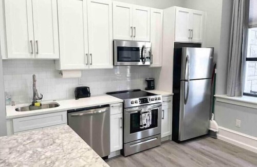 South Philadelphia West Apartment | ✨LUXURY STUDIO✨Near Univ. City, Airport & Stadiums