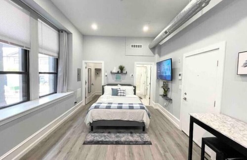 South Philadelphia West Apartment | ✨LUXURY STUDIO✨Near Univ. City, Airport & Stadiums