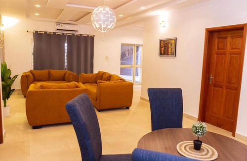 Littoral Department House | House 5 Mins From the Beach, 15 Mins From the Airport