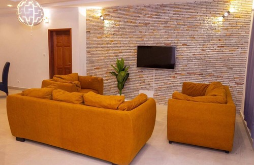 Littoral Department House | House 5 Mins From the Beach, 15 Mins From the Airport