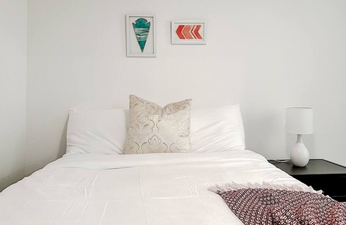 Downtown Springfield Apartment | Sleepover: Intimate 1BD/1BA Downtown Springfield
