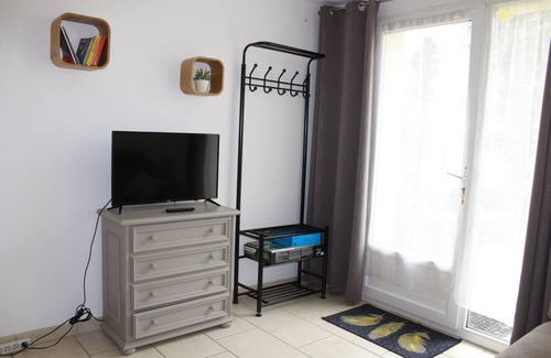 Valence Apartment | Logement à la Campagne, à 10 mn de Valence. Animaux de Compagnie Acceptés!