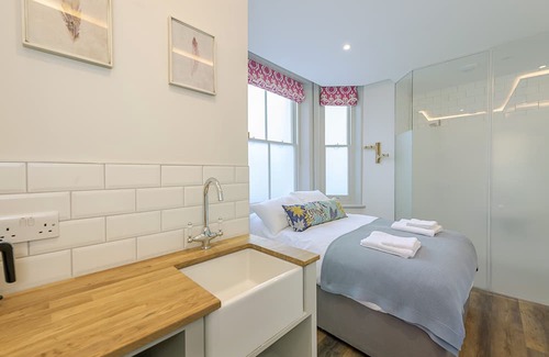 Campden Apartment | Small Kensington Studio, 5 mins to Kensington Palace & 10 mins to Portobello Rd