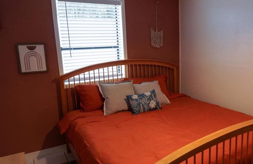 Ybor City House | Cozy Tampa Bay Guesthouse Bungalow 5 minutes from downtown!!