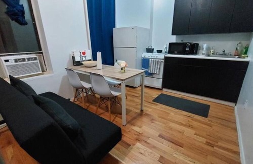 Midtown West Apartment | 323 W 42nd St