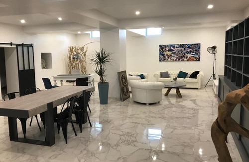 Carpentras Apartment | Joli Appartement Type Loft, en rez de Chaussée