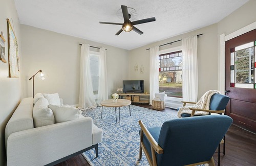 Mount Vernon Bed & Breakfast | The Bluebell Inn - 8 minutes to Kenyon, 5 minutes to MVNU. Gracious Hospitality.