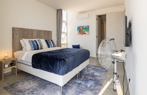 Colon Apartment | Grand View Residences Luxury Appartement, Pool & Gym. 5 minutes from Willemstad.