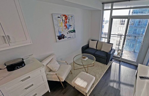 CityPlace Apartment | Rhenie-Downtown Toronto Suites