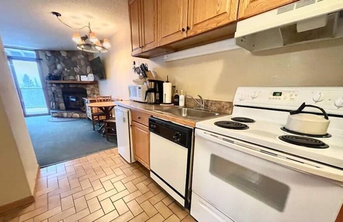 Lutsen Condo | Ski-in/Ski-out, Whirlpool suite, Pool/Hot tub