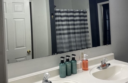 Winter Haven House | Relax with the whole family at this peaceful place.