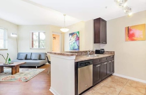 South Miami Apartment | 2 Bedroom 839831 by Houzlet