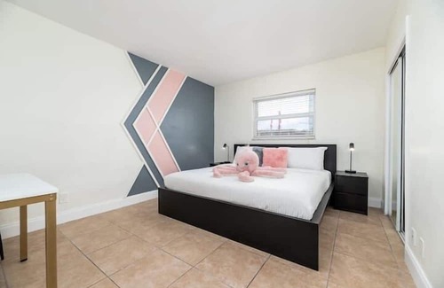 Coral Shores Apartment | 2 Bedroom 844628 by Houzlet