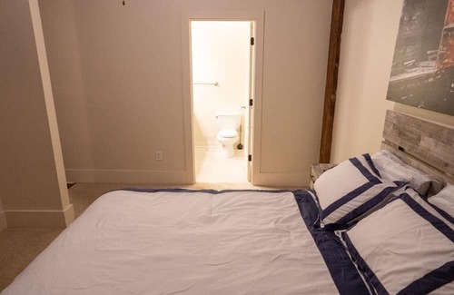 South Main Historic District Condo | Chic Downtown Memphis Condo with Rooftop Access - Your Unforgettable Getaway!