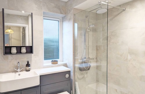 Middleton-on-Sea Cottage | Braganza - a family house that sleeps 9 guests in 4 bedrooms