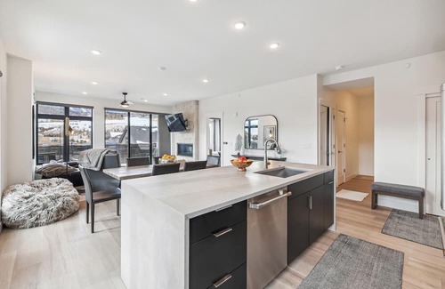 Willow Grove Condo | River West 536: Silverthorne Condo - New Listing - Private Hot Tub
