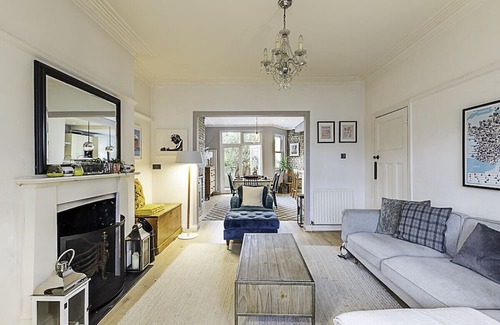 St. Leonard's House | Gorgeous 4-bed Home with a Fireplace and Terrace