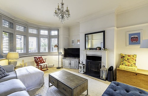 St. Leonard's House | Gorgeous 4-bed Home with a Fireplace and Terrace