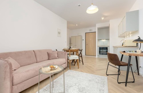 Wlochy Apartment | Modern Apartment With Balcony by Renters