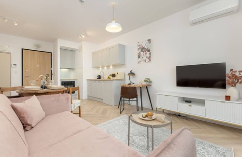Wlochy Apartment | Modern Apartment With Balcony by Renters