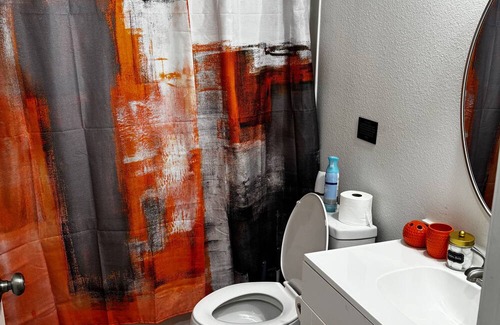 Jefferson House | Tangerine Dream - 1BR King Suite