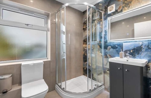 Heston Central House | Sparkling clean Stylish Brand New 3 bed house