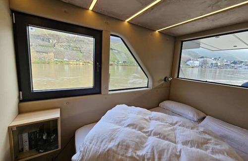 Kues Boat Rental | Unvergessliche Ferien auf der Mosel. Gemütliches Hausboot in Bernkastel-kues!