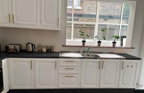 Balham Apartment | Balham South Lndn Spacious Guest House 2