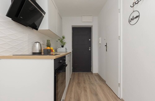 Lodz Apartment | Beige Studio in City Center by Renters