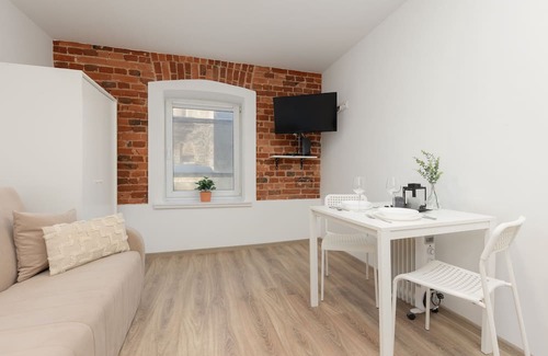 Lodz Apartment | Beige Studio in City Center by Renters