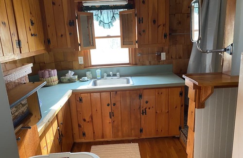 Belfast House | Cozy retreat in the Woods! 10 minutes to Belfast. 1 hour to Acadia. Pets OK.