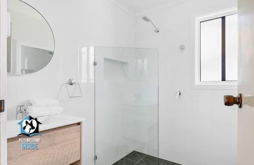 Goolwa Beach House | Charming 3BR Coastal Retreat with Huge Outdoor Living