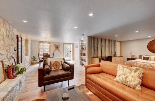 Kerr Gulch Apartment | Luxury Mountain Retreat near the lake & downtown!