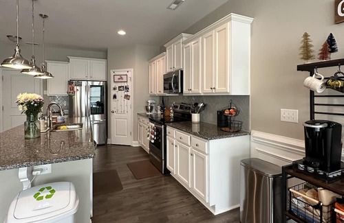 Southern Pines House | Beautiful 4-bedroom US Open House 5 miles from Pinehurst No. 2 w/ EV charger!