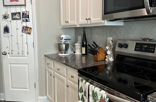 Southern Pines House | Beautiful 4-bedroom US Open House 5 miles from Pinehurst No. 2 w/ EV charger!