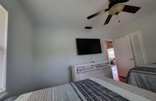 Redington Beach Cottage | Redington Beach Bungalow only few steps from private Redington Beach