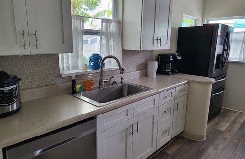 Redington Beach Cottage | Redington Beach Bungalow only few steps from private Redington Beach