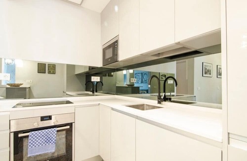 Golden Triangle of Art Apartment | 4 bedrooms 3 bathrooms furnished - Atocha - spacious