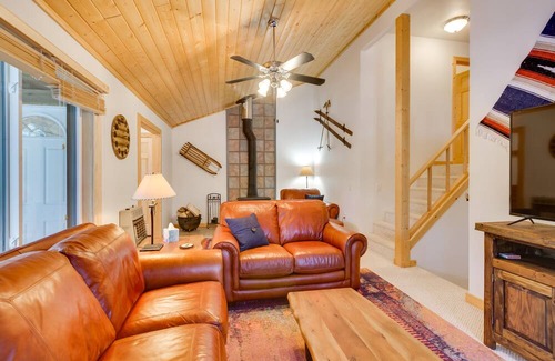 Angel Fire Cabin | Charming Cabin w/ Decks: 5 Mi to Angel Fire Resort