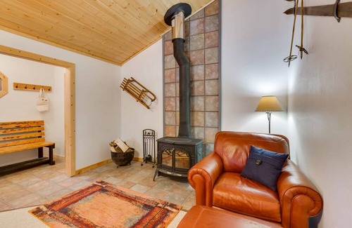 Angel Fire Cabin | Charming Cabin w/ Decks: 5 Mi to Angel Fire Resort